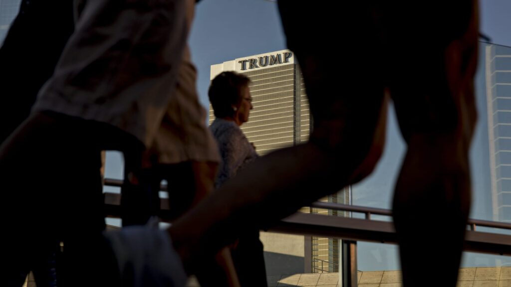 Telsa Cybertruck syttyy tuleen Trump-hotellin edustalla Las Vegasissa ja tappoi yhden ihmisen