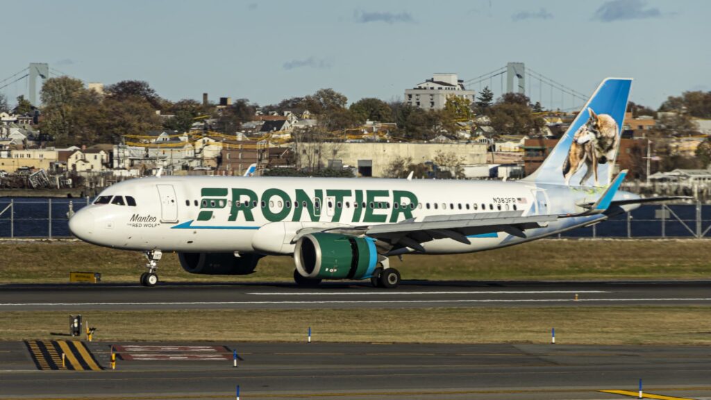 Frontier Airlines leikkaa lentoja matkakysynnän jälkeen maaliskuussa