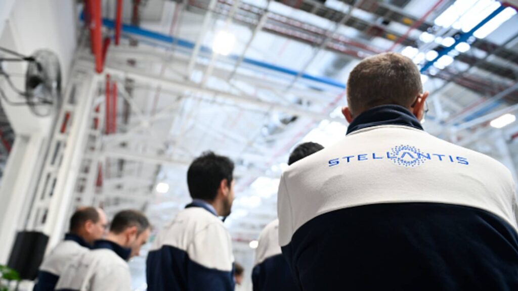 STELLANTIS näkee liikevaihdon kasvun vuonna 2025 70%: n voiton laskun jälkeen