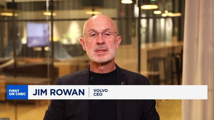 Volvo Carsin toimitusjohtaja tariffeissa: Se tulee olemaan turbulentti ja osa haastetta vuodelle 2025