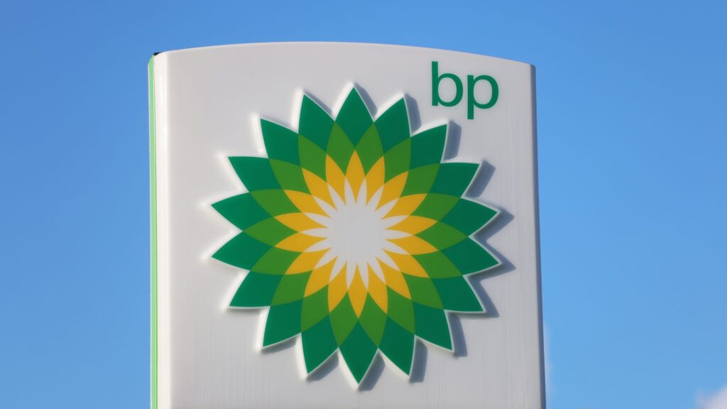 BP kasvattaa fossiilisia polttoainetta 10 miljardiin dollariin strategian palauttamiseen