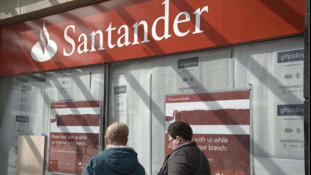 Santanderin mukaan 750 työpaikkaa, kun se pyrkii Ison -Britannian sivukonttoreihin