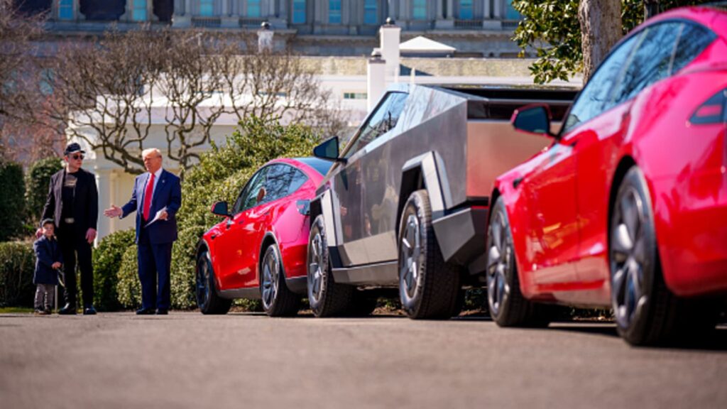 Tesla laskee eurooppalaisen myyntiä, huolenaiheita Trump -tariffeista