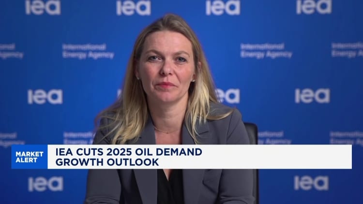 IEA Downgreeds 2025 Öljyn kysynnän kasvunäkymät kaupan jännitteiden lisääntymiseen