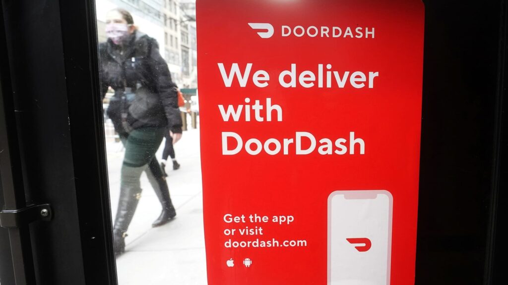 Doordash ilmoittaa 1,2 miljardin dollarin seitsemän huoneen kaupasta, Misses -tulojen odotukset