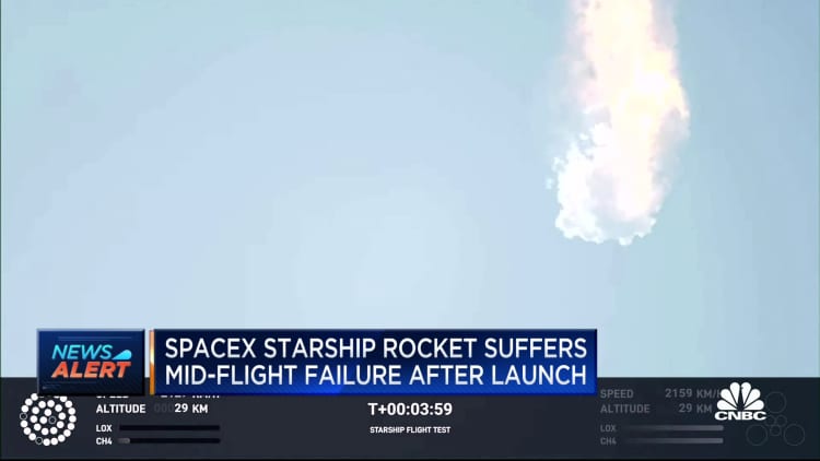 Muutaman minuutin kuluttua käynnistyksestä SpaceX: n Starship Rocket räjähti