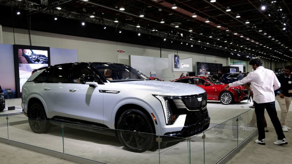 Cadillacin sähköajoneuvot houkuttelevat uusia asiakkaita, mukaan lukien Teslan omistajat