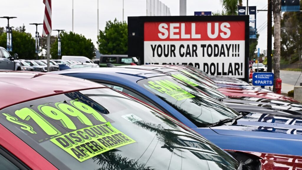 Käytetyt auton hinnat nousevat korkeimmalle tasolleen vuodesta 2023 lähtien automaattisten tariffien keskellä