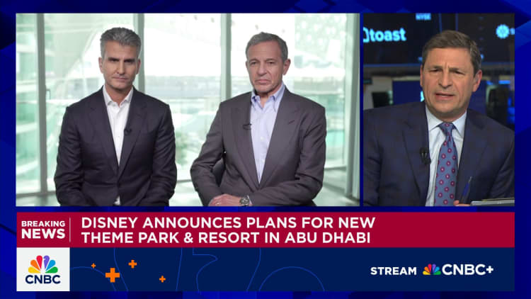 Disneyn toimitusjohtaja Bob Iger New Abu Dhabin teemapuistossa: merkittävä tilaisuus yritykselle