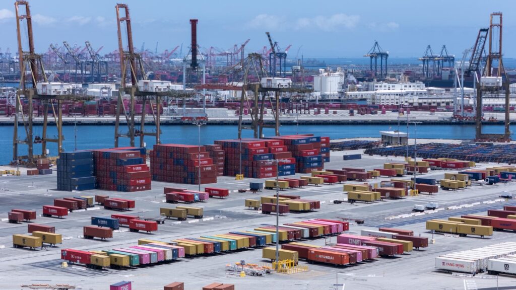 Kiinan “tauko” kauppasotaan voi silti ruokkia epävarmuutta, viivästyksiä, korkeita hintoja