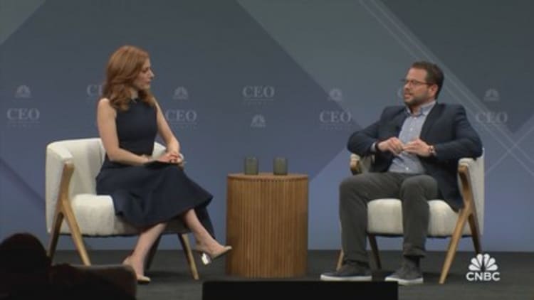 Pinterestin toimitusjohtaja käyttää AI: tä sosiaalisen median vaarojen vähentämiseen