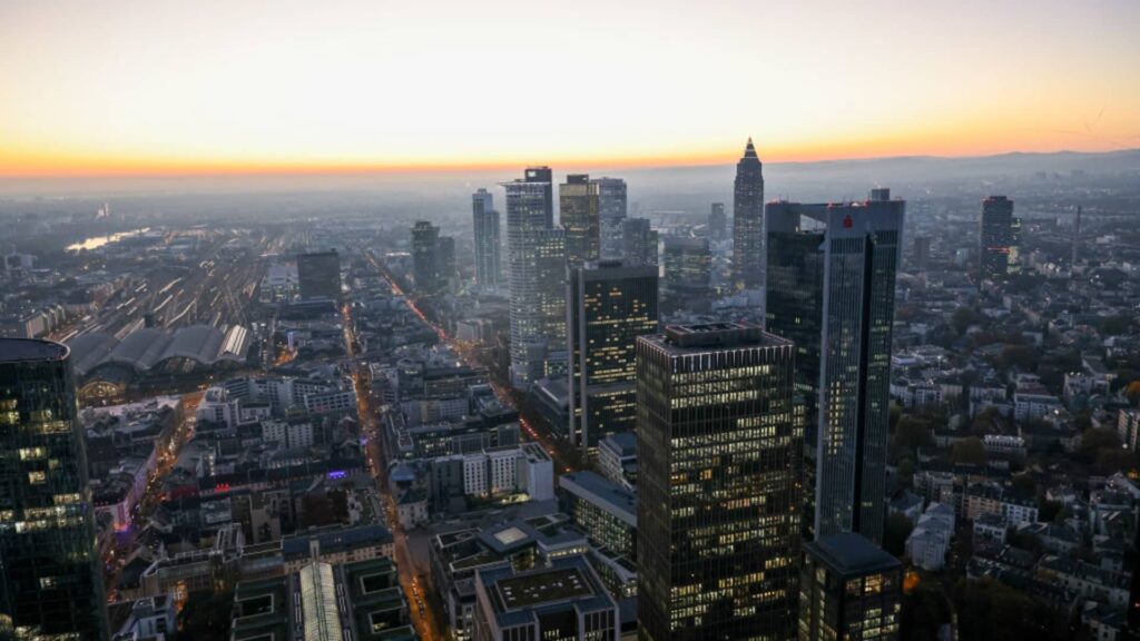 Sijoittajat kääntyvät Yhdysvalloista Eurooppaan, kun Trumpin volatiliteetti painaa