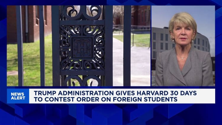 Trumpin Harvardin ryöstöllä on