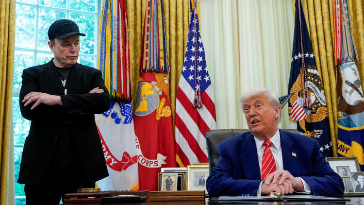 Trumpin jättiläinen vero ja kulutuslaki kohtaavat takaiskujen verotuksen haukot takaisin
