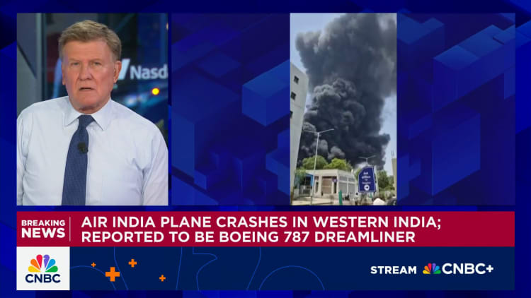 Air India Boeing 787 Dreamliner Lontoon kaatuu Intian aloittamisen jälkeen