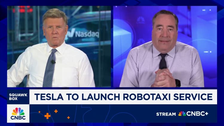 Tesla käynnistää Robotaxi -palvelun: tämä odotetaan
