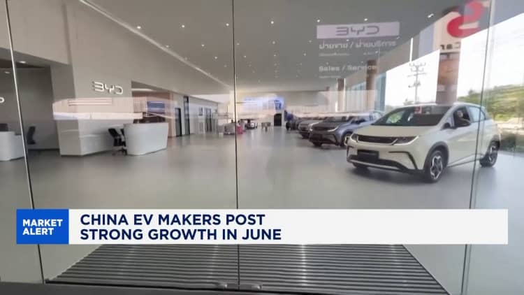 Kilpailu lämmittää Teslaa Kiinan sähköautomarkkinoilla