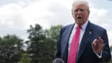 Yhdysvaltain presidentti Donald Trump puhuu tiedotusvälineille, kun hän lähtee Valkoisesta talosta 15. heinäkuuta 2025 Washington DC: ssä. 