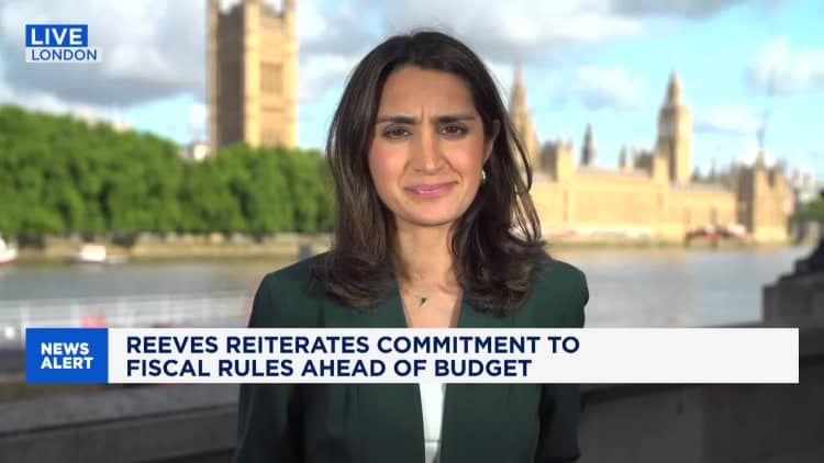 Ison -Britannian Reeves kehottaa sääntelijöitä tekemään enemmän kasvun tukemisessa