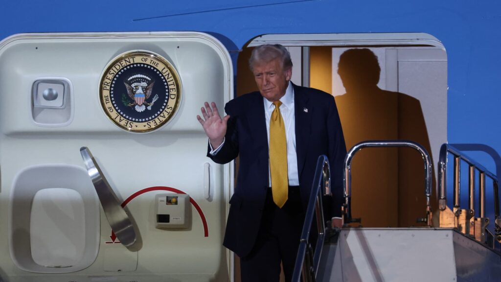 Trump sanoo aikovansa pudottaa fentanyyliin liittyviä tulleja Pekingissä ja keskustella “viljelijöistä”