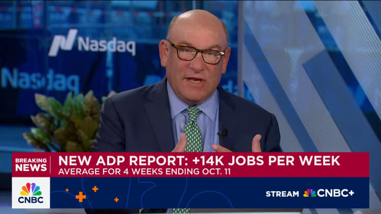 Yksityinen sektori lisäsi viime kuussa lähes 15 000 työpaikkaa viikossa, ADP:n alustavat tiedot osoittavat