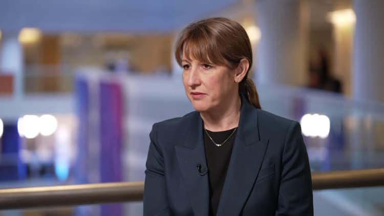 Katso CNBC:n koko haastattelu Ison-Britannian liittokansleri Reevesin kanssa, kun hän puhuu veroista, kasvusta ja haasteista