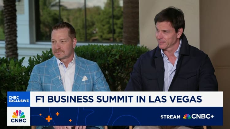 CrowdStriken toimitusjohtaja George Kurtz hankki vähemmistöosuuden Mercedes F1 -tiimistä