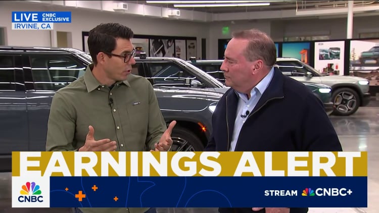 Rivianin toimitusjohtaja RJ Scaringe sanoi, että yritys on keskittynyt löytämään muita harvinaisten maametallien ja magneettien lähteitä