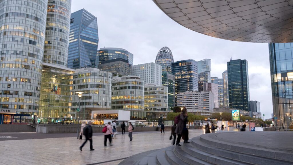 Euroopan markkinat avautuvat tasaisesti nousuun vuoden 2025 lähestyessä loppuaan