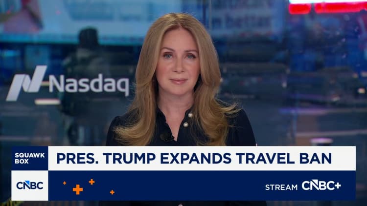 Presidentti Trump laajentaa matkustuskieltoa