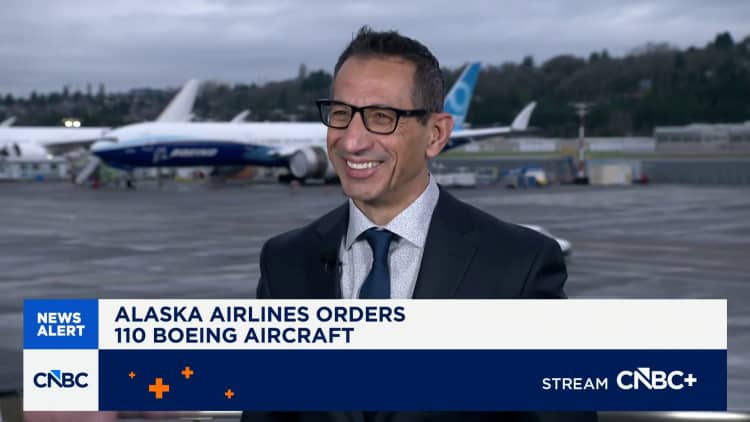 Alaska Airlinesin toimitusjohtaja Ben Minicucci 17 miljardin dollarin Boeing-tilauksesta