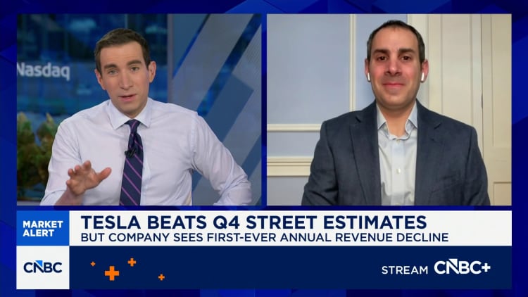 Barclaysin Dan Levy sanoo, että Teslan seuraava kasvuvaihe on fyysisessä tekoälyssä