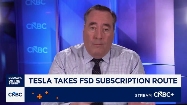 Tesla siirtää Full Self-Driving -ominaisuuden kuukausitilaukseen