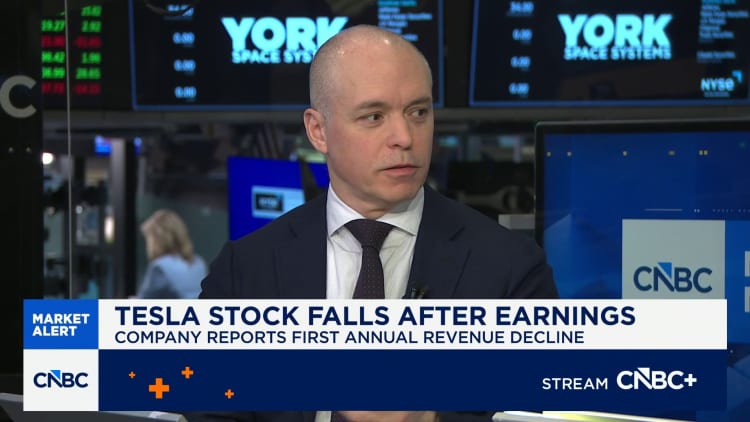 Miksi Musk siirtää Teslan pois autoista kohti robotteja ja tekoälyä