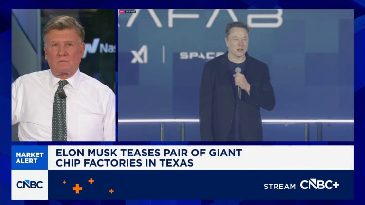 Elon Musk kiusaa kahta jättiläistä sirutehdasta Texasissa