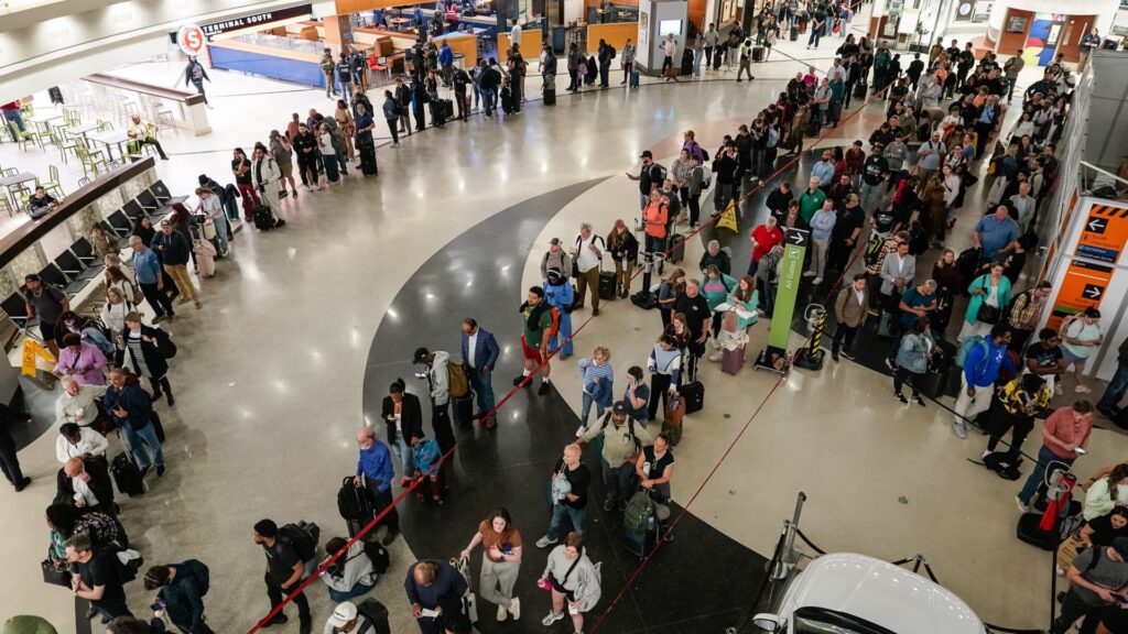 Trump sanoo voivansa lähettää kansalliskaartin lentokentille “lisää apua varten”