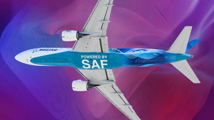 Miksi lentoyhtiöt maksavat enemmän kestävästä lentopolttoaineesta – ja kuka maksaa kustannukset