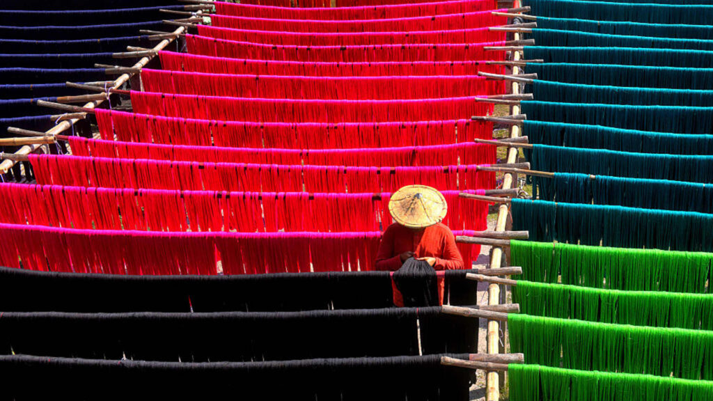 Tullit ja Iranin sota uhkaavat Intian 100 miljardin dollarin vaatevientitavoitetta