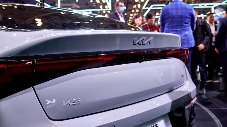 Autovalmistajat sanovat, että