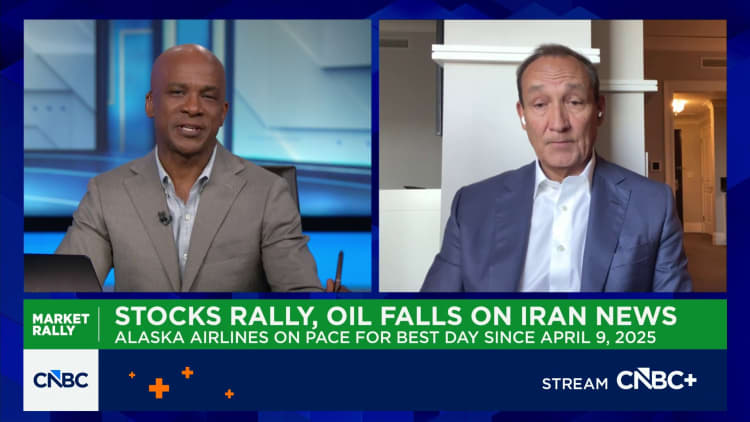 United Airlinesin entinen toimitusjohtaja pohtii Unitedin mahdollista fuusiota American Airlinesin kanssa