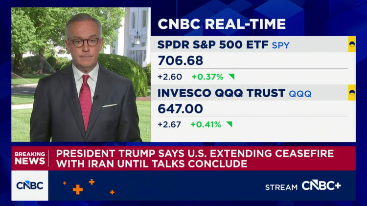 Pres. Trump sanoo, että Yhdysvallat jatkaa tulitaukoa Iranin kanssa, kunnes neuvottelut jatkuvat