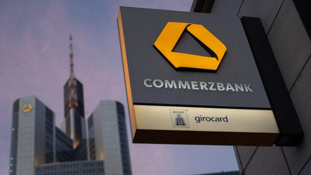 Commerzbankin pomo lupasi puolustaa osakkeenomistajia UniCreditin ostotaistelussa