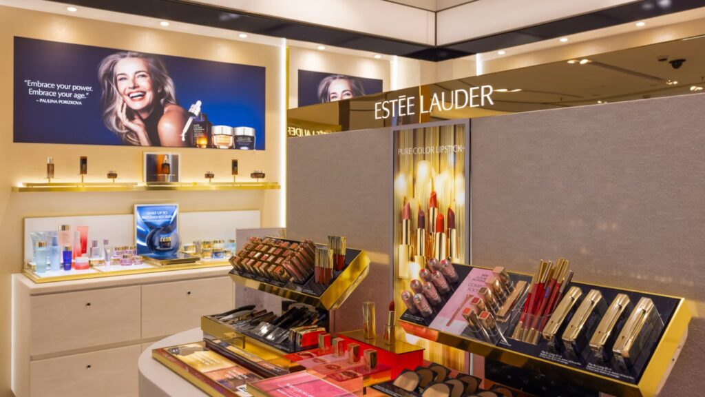 Estée Lauder nousi jyrkästi ennakkomyyntiin Puig-fuusioneuvottelujen päätyttyä