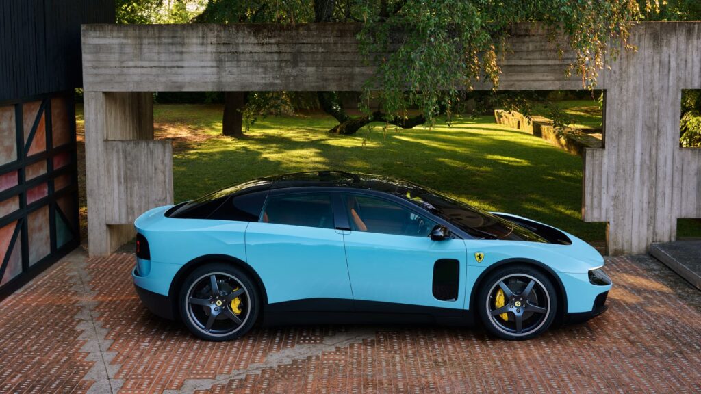 Lamborghinin toimitusjohtaja vaatii oman sähköautonsa peruuttamista
