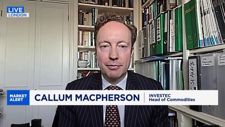Öljyn hinta tuskin putoa pian sotaa edeltävälle tasolle, sanoo Investecin Callum Macpherson