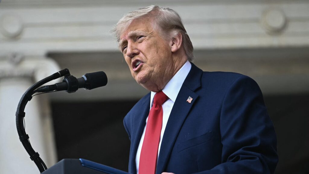 Trump iskee kriitikot ja sanoo Teheranin “todella haluavan” sopimuksen