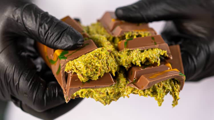 Miksi amerikkalaiset vähittäiskauppiaat Walmart, Trader Joe's ja Shake Shack pääsevät mukaan Dubai Chocolate -trendiin