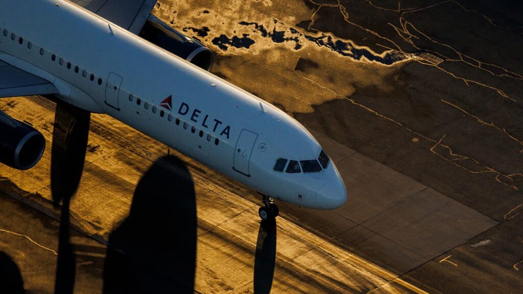 Delta käynnistää “perusliiketoiminnan” ilman pääsyä loungeen, istuinvalintaa