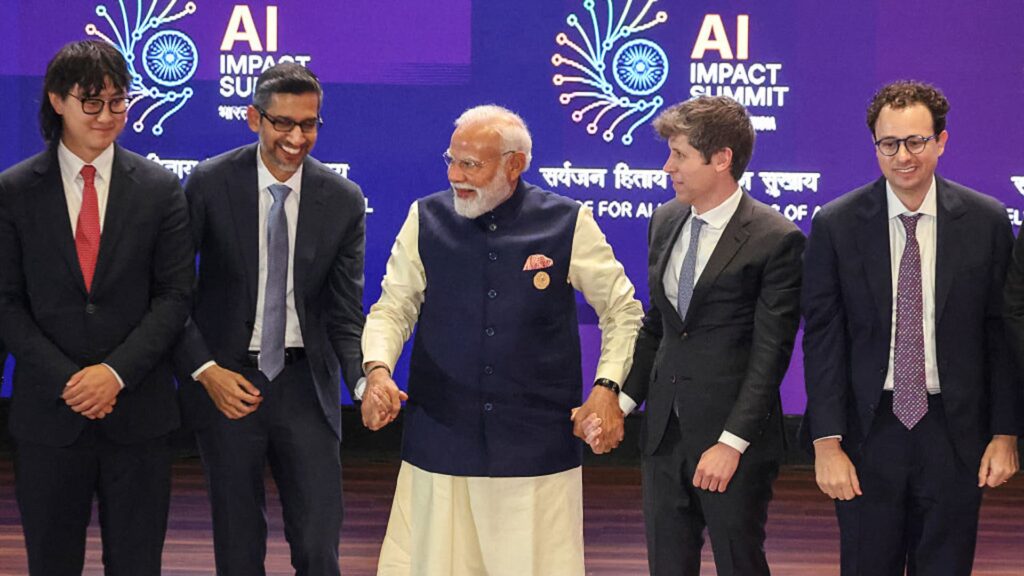 Macron, Modi Court tech toimitusjohtajat tekoälyn infrastruktuurikilpailussa