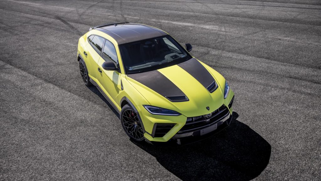 Lamborghini esittelee uuden Urus-hybridimaasturin sähköautojen hylkäämisen jälkeen